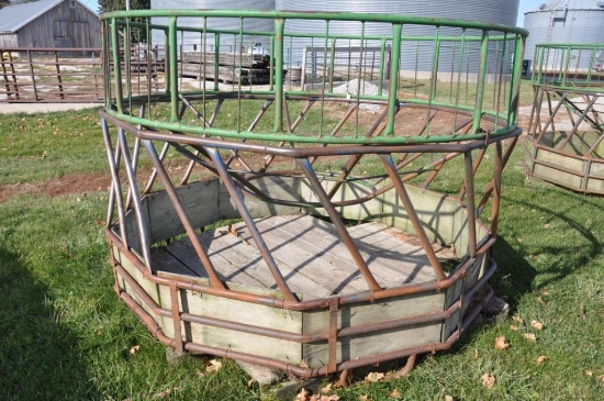 round bale hay feeder w/hay saver inserts