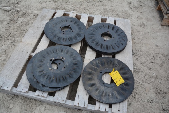 (18) Kinze no till coulters