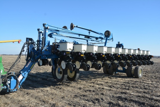 Kinze 3700 24 row 30" planter