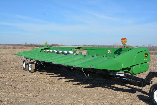 2010 John Deere 612C 12 row 30" corn head