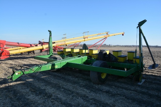 John Deere 7240 8/15 planter