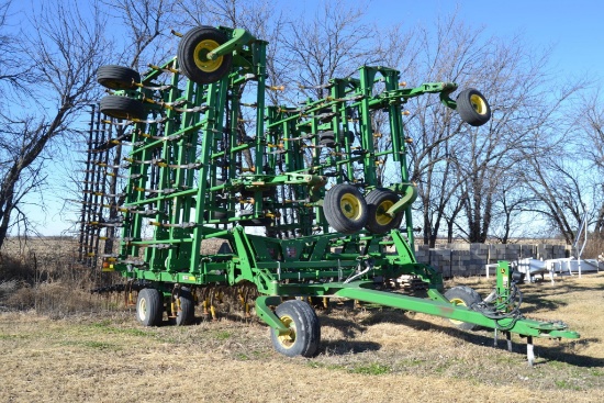 John Deere 2210 60' field cult.