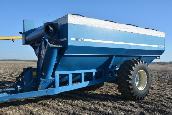 Kinze 840 grain cart