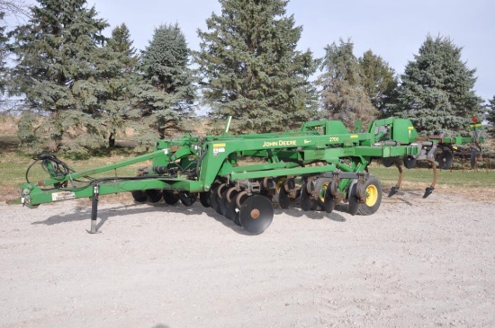 2006 John Deere 2700 7-shank disc-ripper