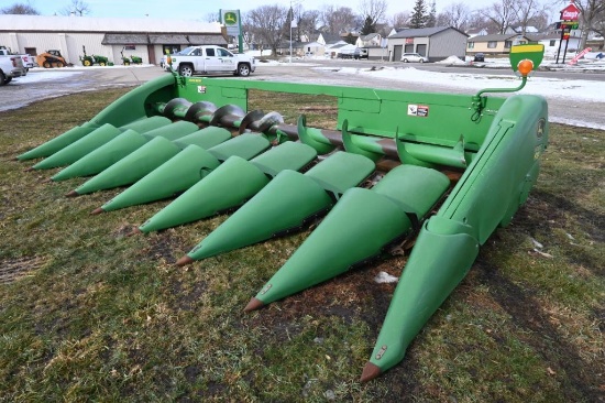 2010 John Deere 608C 8 row 30" corn head