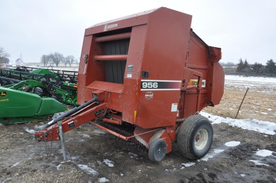 Hesston 956 round baler