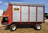 H&S 7+4 silage wagon on HD H&S running gear
