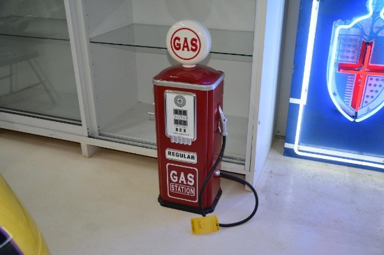 Plastic model miniature gas pump