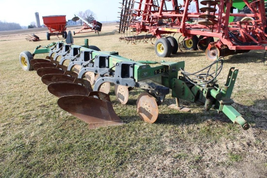 John Deere 2600 6-bottom plow