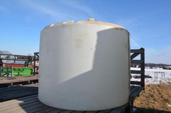 1250 gallon poly flat bottom tank