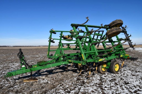 John Deere 980 24.5' field cultivator