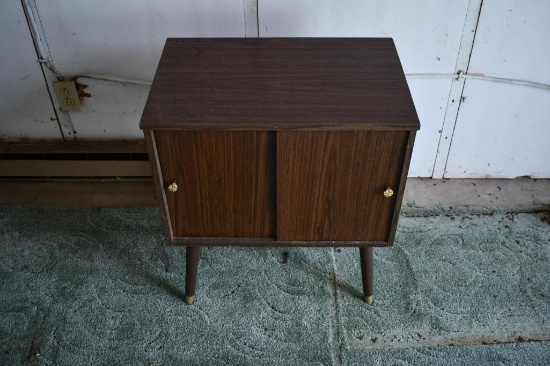 Record cabinet