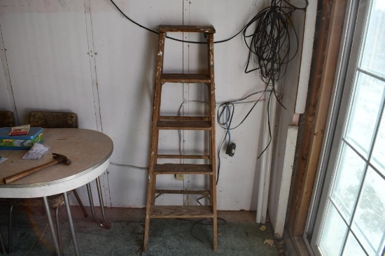 5 FT wooden step ladder