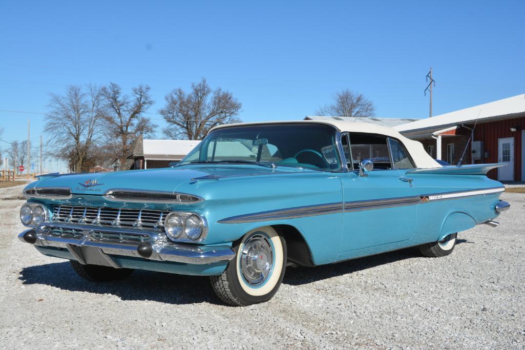Spark 1/43 - Chevrolet Impala Cabriolet 1959 - Bleu - Modèle Résine - Collection