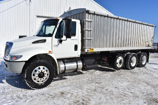 2004 International 4400 grain truck