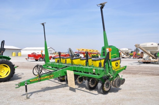 John Deere 1750 6 row 30" planter