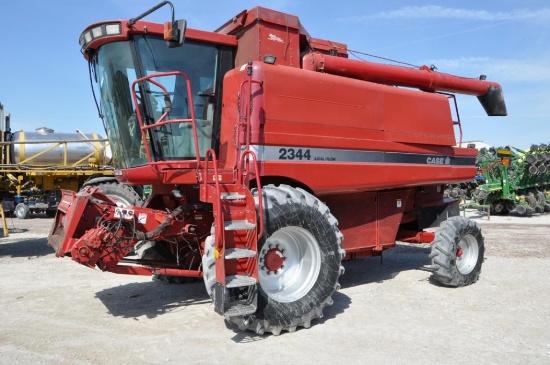 Case-IH 2344 2wd combine