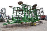 2015 John Deere 2210 46' field cultivator