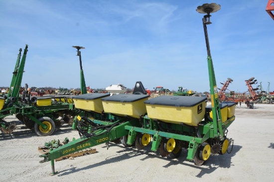 John Deere 7200 6 row 30" planter