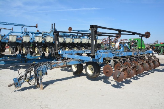 Progressive 7200 16 row 30" NH3 applicator