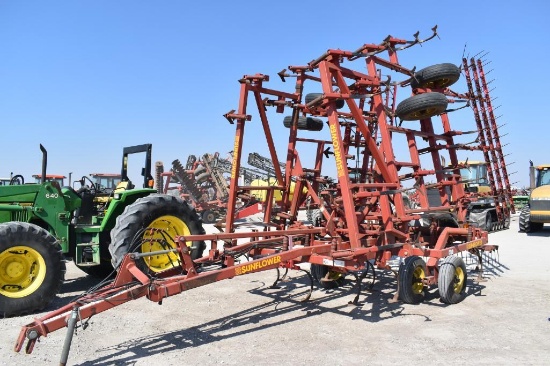 Sunflower 5034 29' field cultivator