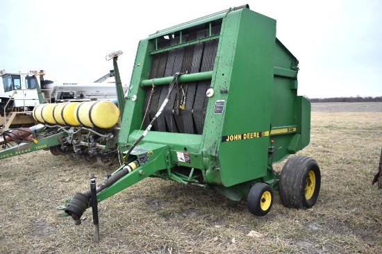 John Deere 535 round baler