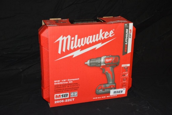 Milwaukee M18 1/2" compact drill driver kit