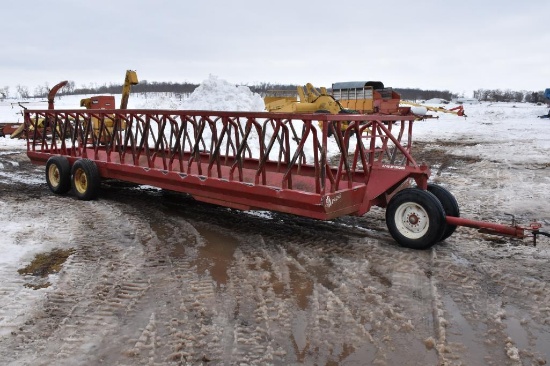 Apache 30' tandem axle hay/forage feeder wagon