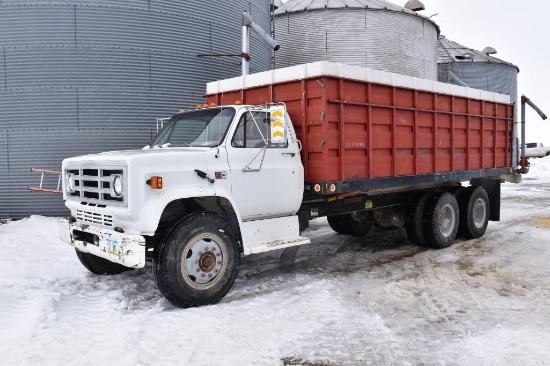 1989 GMC 7000 tandem axle grain truck