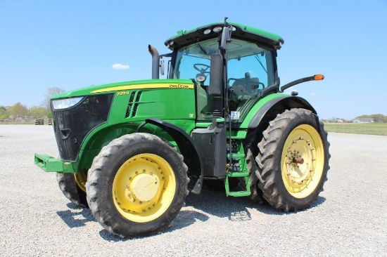 2011 John Deere 7215R MFWD tractor