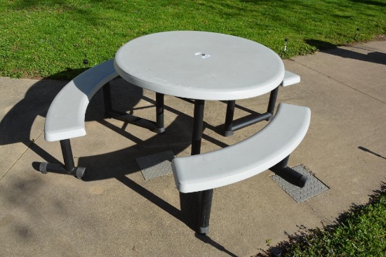 Lifetime plastic 42" round picnic table w/ 3 seats