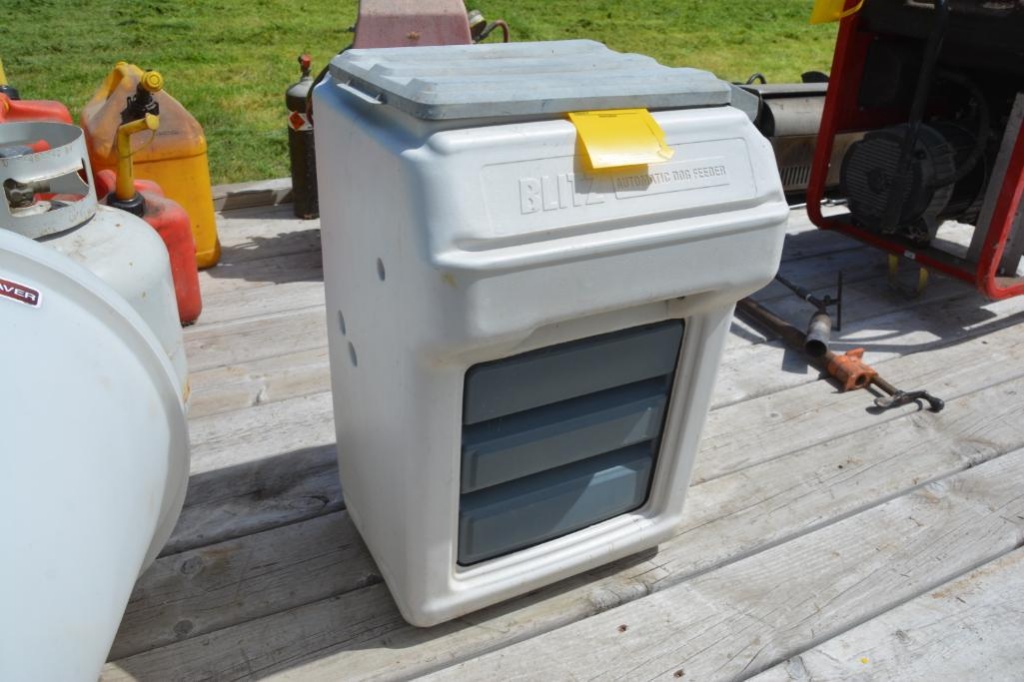 blitz dog feeder