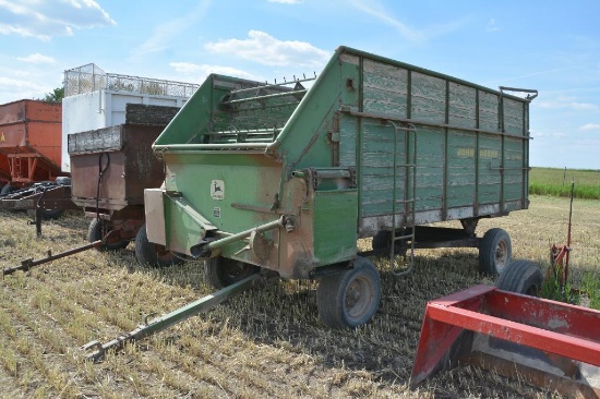 John Deere 125 chuck wagon