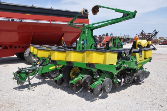 2005 John Deere 1760 12 row 30" planter