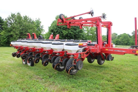 2009 White 8180 16 row 30" planter