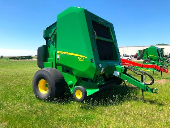 2018 John Deere 560R round baler