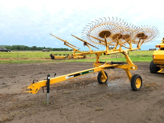 Vermeer VR1022 10-wheel hay rake