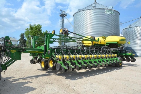 2005 John Deere DB60 CCS 36 row 20" planter