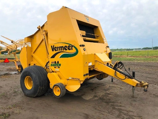 2012 Vermeer 605SM round baler