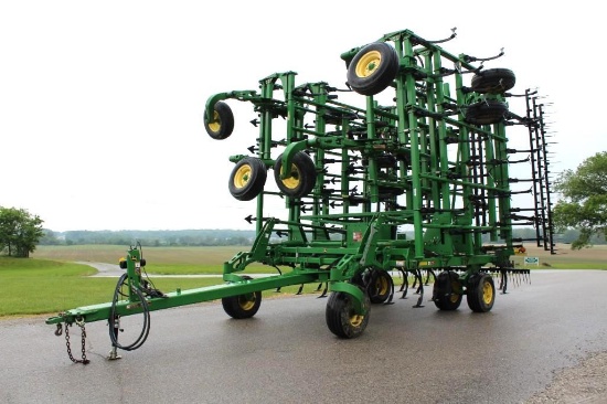 2014 John Deere 2210 56' field cultivator