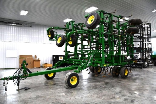 2015 John Deere 2210 45'6" field cultivator