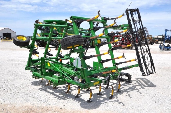 John Deere 960 21' 3-pt. field cultivator