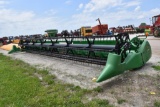 2010 John Deere 635F 35' grain platform