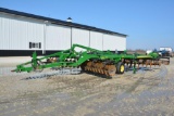 2014 John Deere 2720 17.5' 7 shank disk ripper