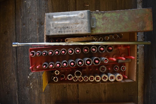 Flat of standard and metric sockets