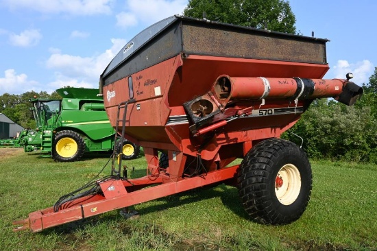 Brent 570 grain cart