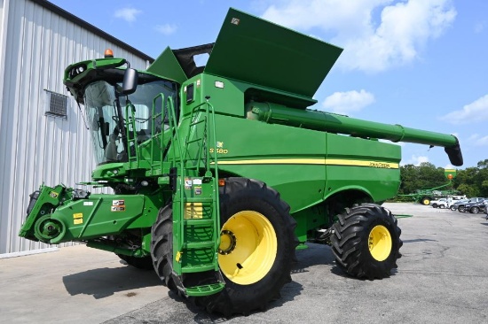 2013 John Deere S680 4wd combine