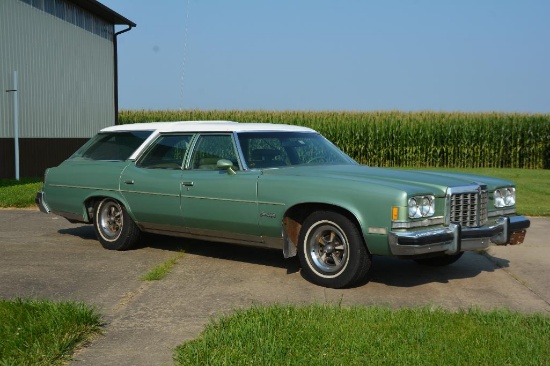 1974 Pontiac Grand Safari station wagon