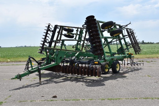 John Deere 726 28' field finisher