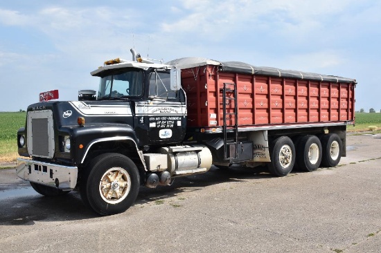 1980 Mack RS600L Value Liner grain truck